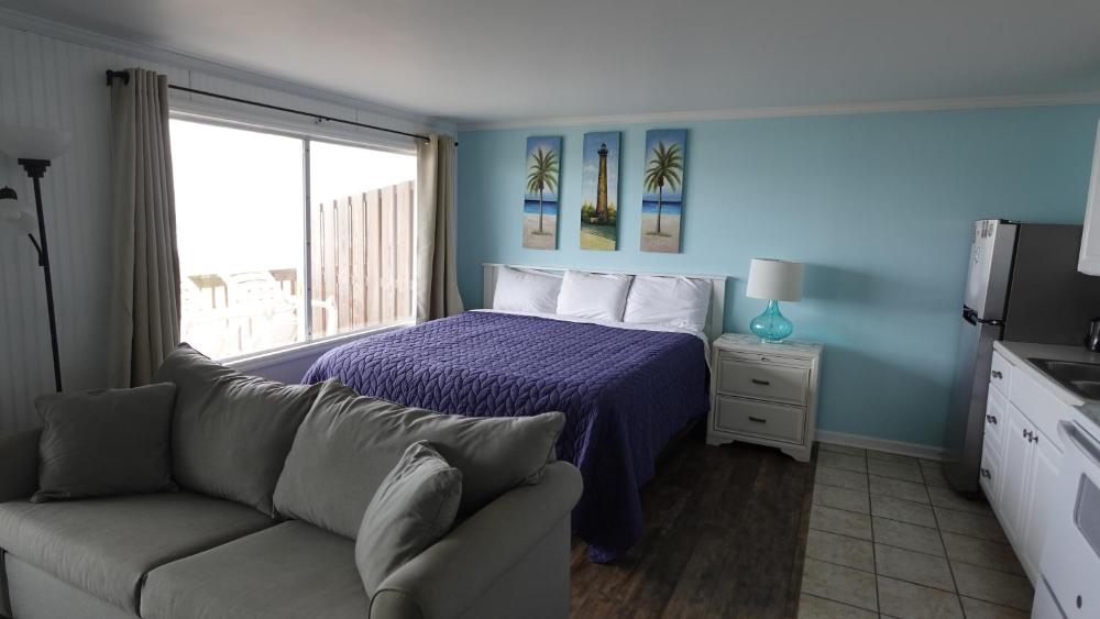 Deluxe King Suite interior