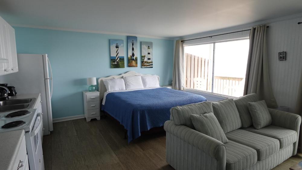 Deluxe King Suite interior